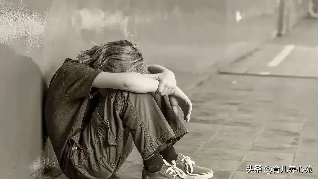 孩子被同学欺负了应该怎样,孩子被欺负妈妈在旁边正确做法