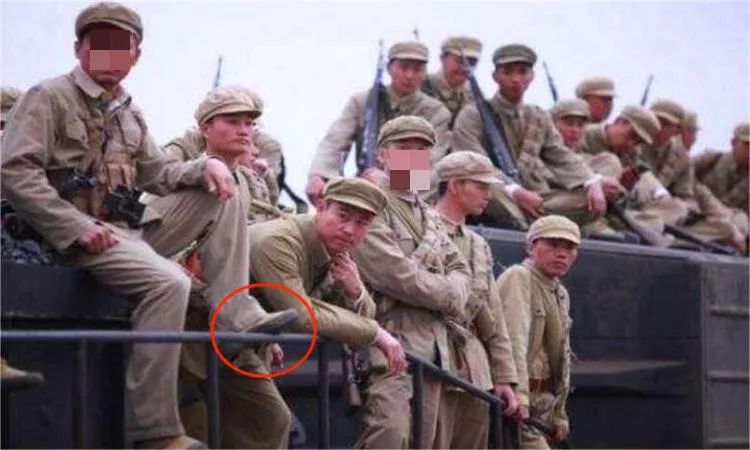 中国第一双鞋是谁发明的,中国第一期解放鞋是哪个厂生产的