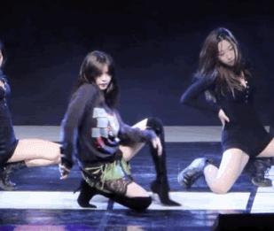 美国女星表演不穿*裤内**，韩国艺人大尺度表演遭举报，性感不是低俗