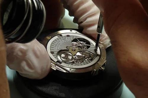 专卖店手表是如何保养,手表店注意事项