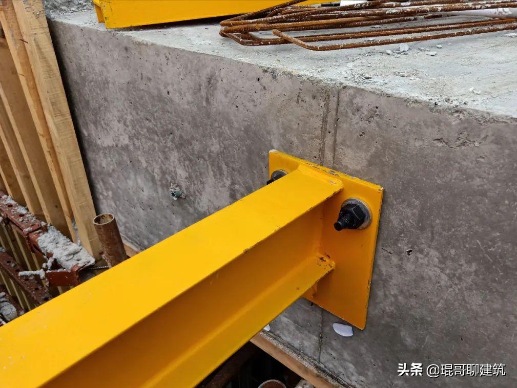 新型悬挑架全套图纸大全集,新型悬挑架半预埋和穿墙哪个安全