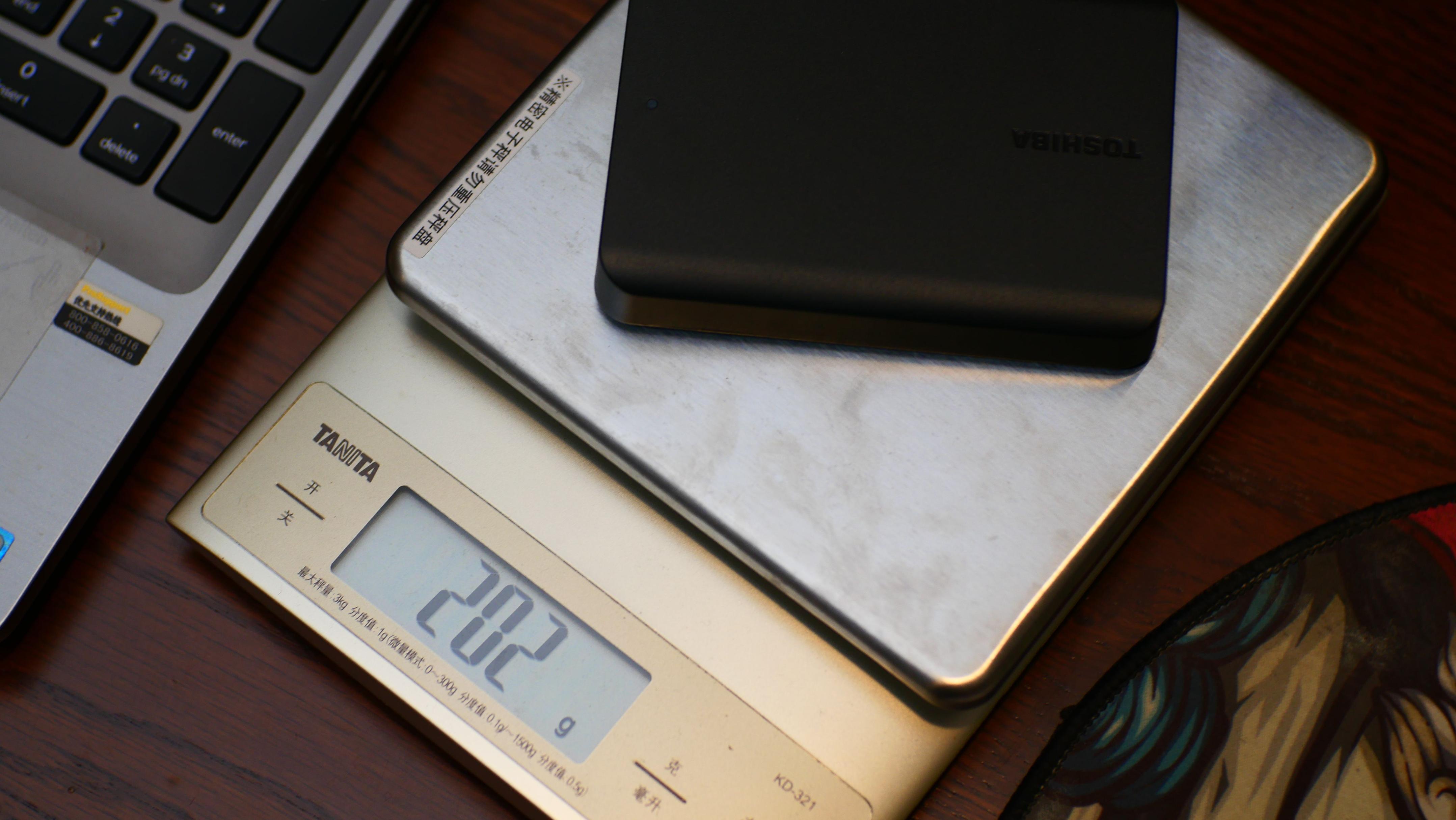 小体积大容量，4TB的超大数据也能装入口袋东芝4TB旗舰A5移动硬盘