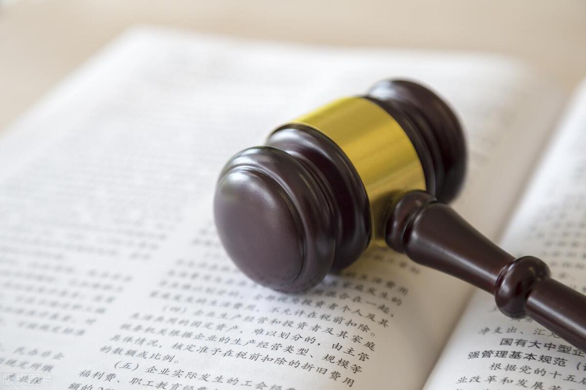 男子驾车死亡2000万保险拒赔,以案释法借车出事故责任划分