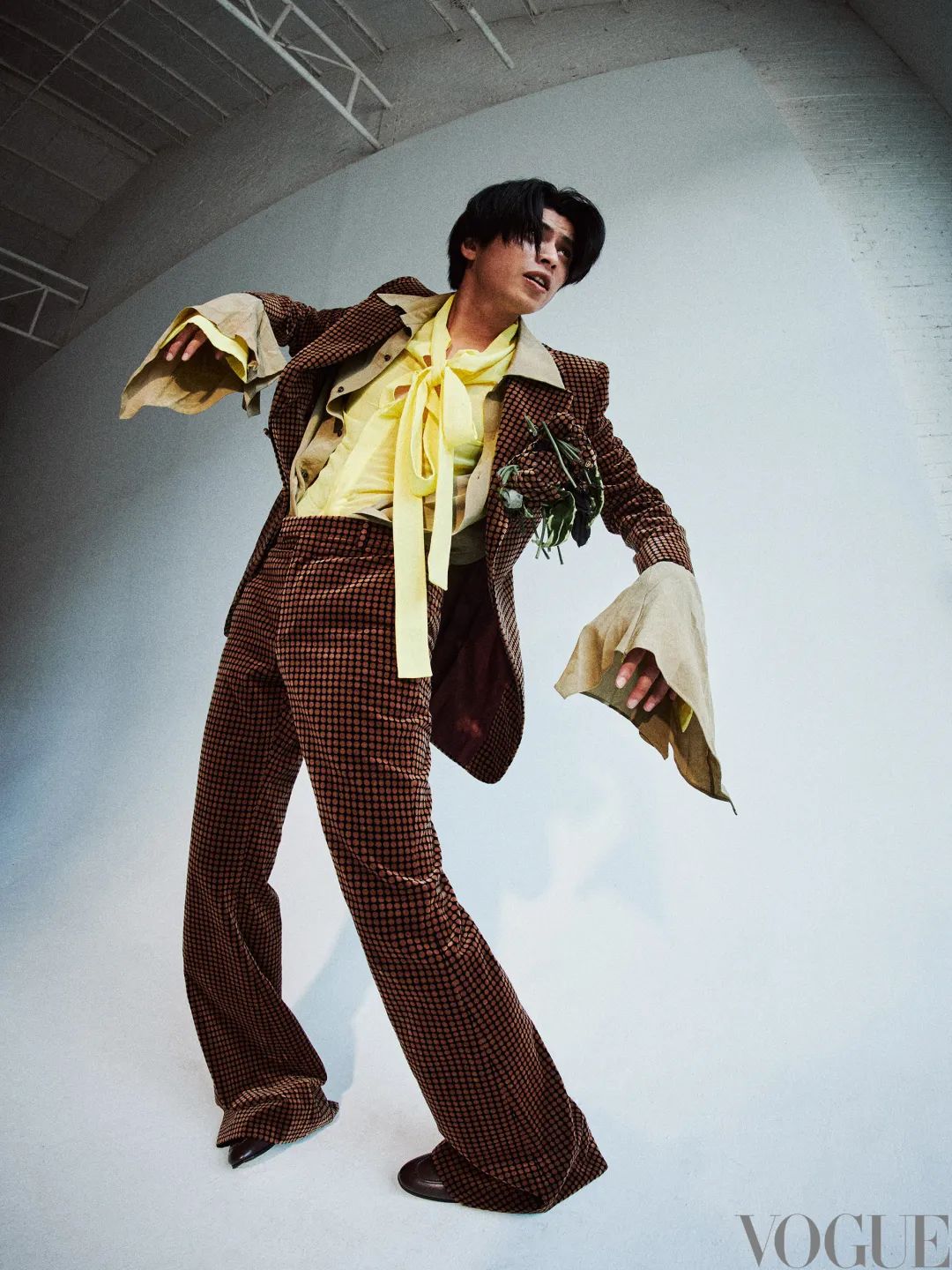 叮！我们请五条人仁科和谭卓完成了一件即兴音乐作品