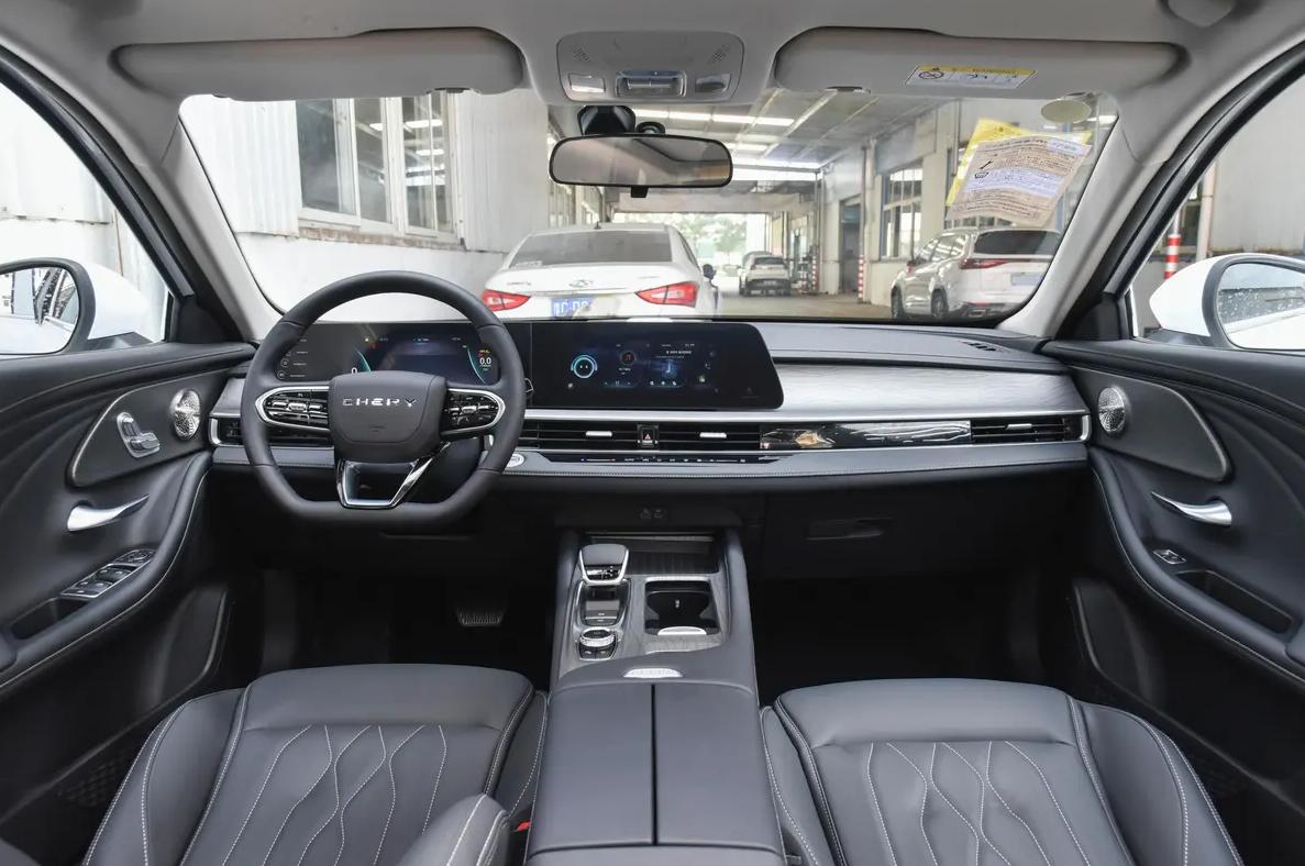 奇瑞艾瑞泽5plus和瑞虎8,奇瑞艾瑞泽8轿车配奇瑞1.6t