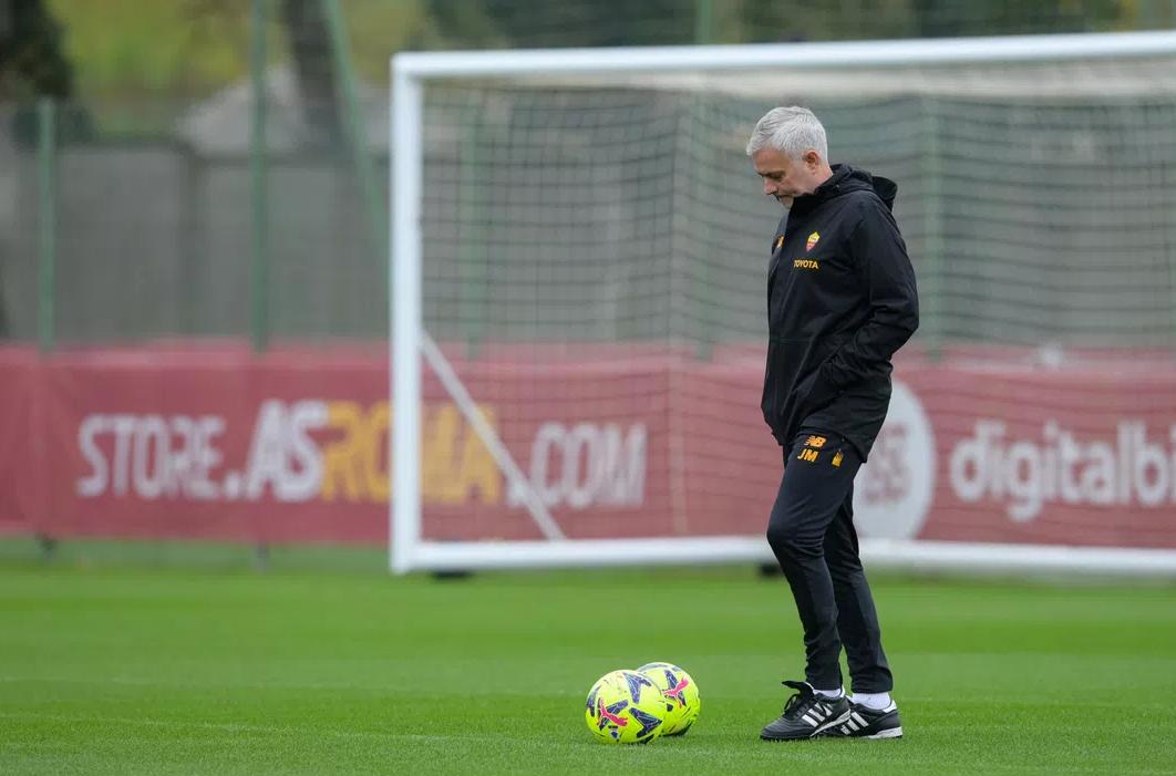 罗马惨败穆里尼奥,罗马输球后托蒂和球迷