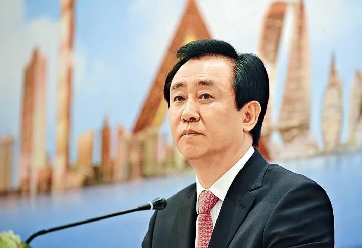 曾经的地产大亨许家印衣锦还乡,许家印30年商海浮沉