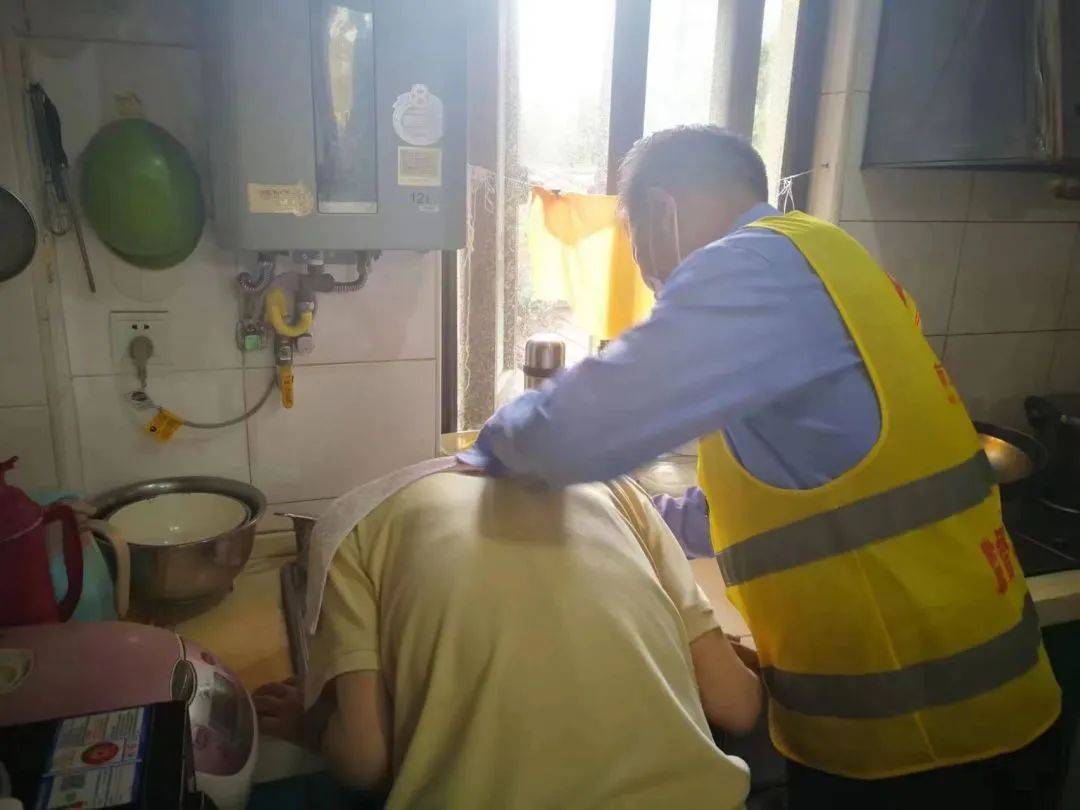 向上向善——时间银行志愿者李照明同志