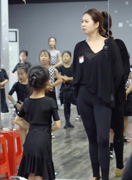 拉丁舞最火老师,最火老师教拉丁舞视频