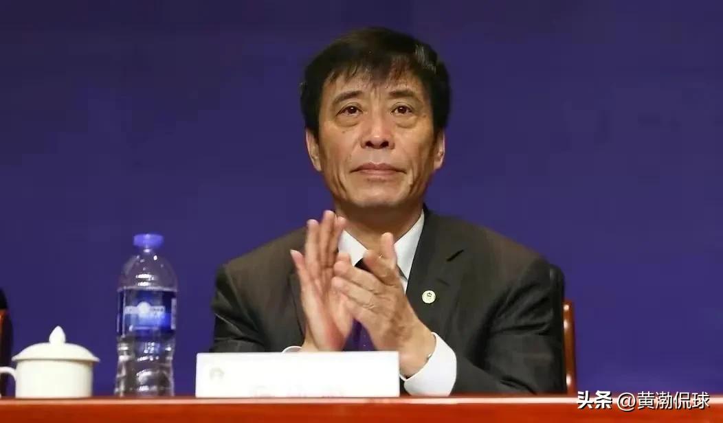 国足新帅或本月确定,官媒谈国足