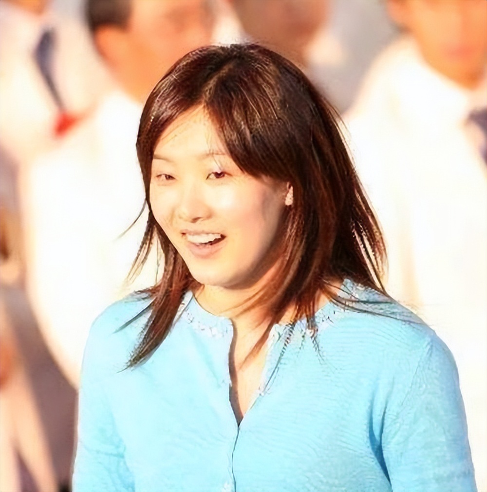 跳水女皇近况曝光,跳水王伏明霞净身出户