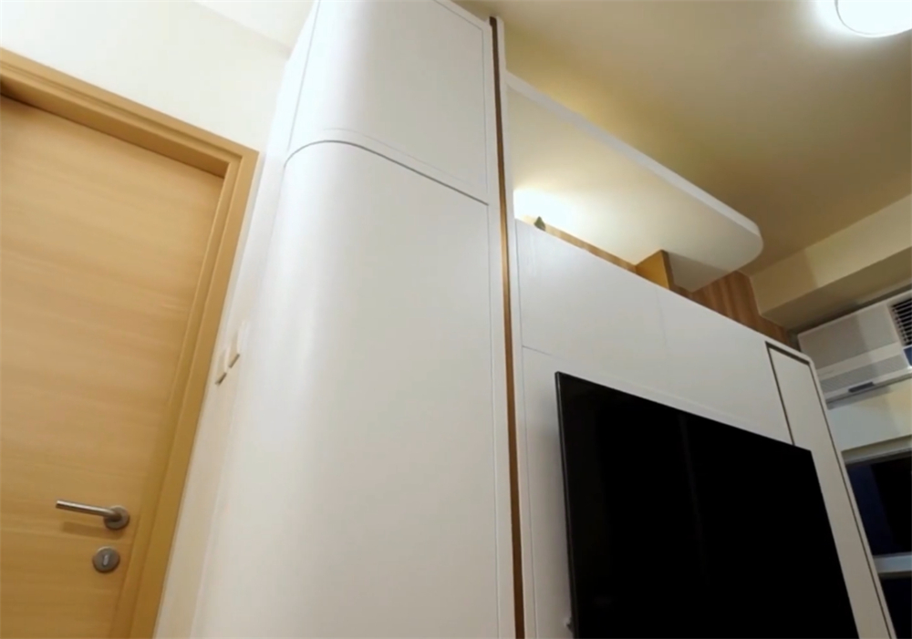 香港一家4口居住110尺劏房,香港一家五口住在豪宅