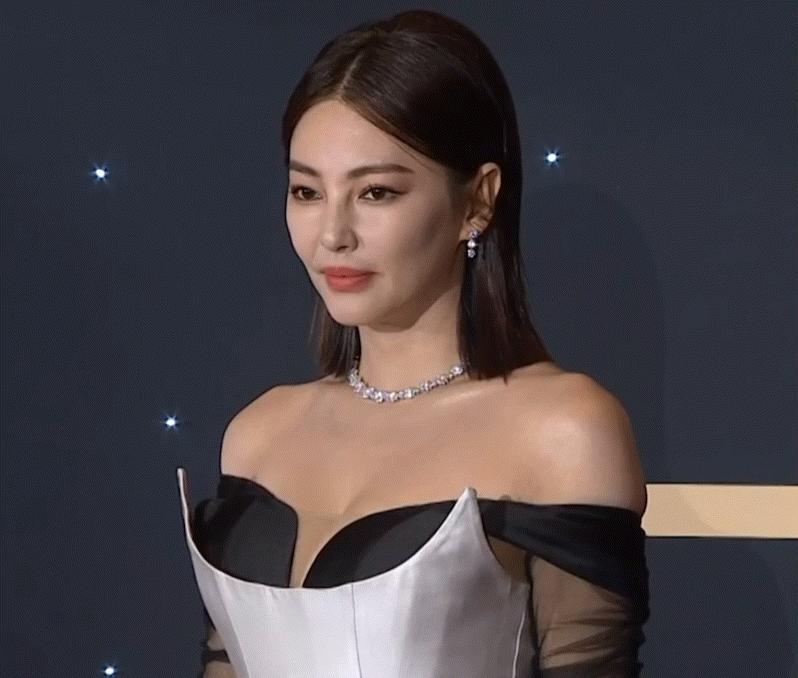 张雨绮最新形象,张雨绮的脸怎么浮肿