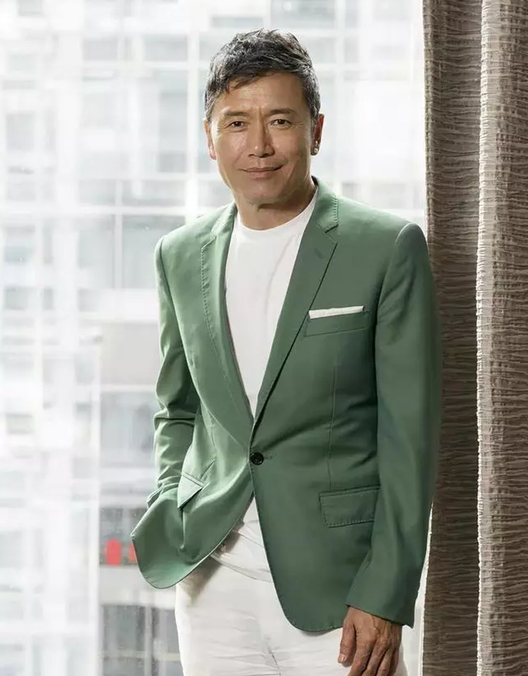 男人上了年纪：一定要多穿这4种“男神色”，气质拉满，年轻10岁