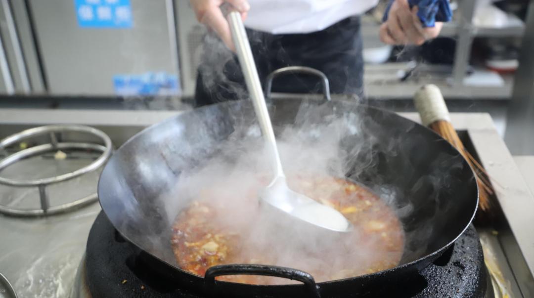 重庆江湖菜璧山兔,重庆正宗来凤鱼和璧山兔怎么做