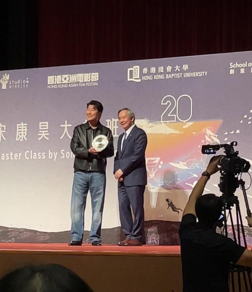 周星驰宋康昊同框,少林女足宋康昊周星驰