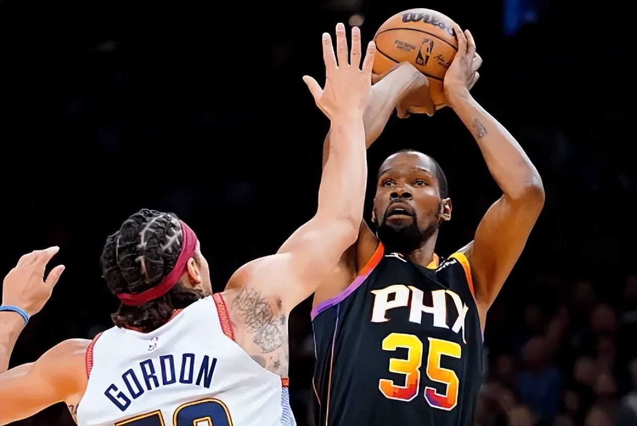 布克狂砍15分太阳vs勇士,太阳揭幕战险胜勇士布克砍32分