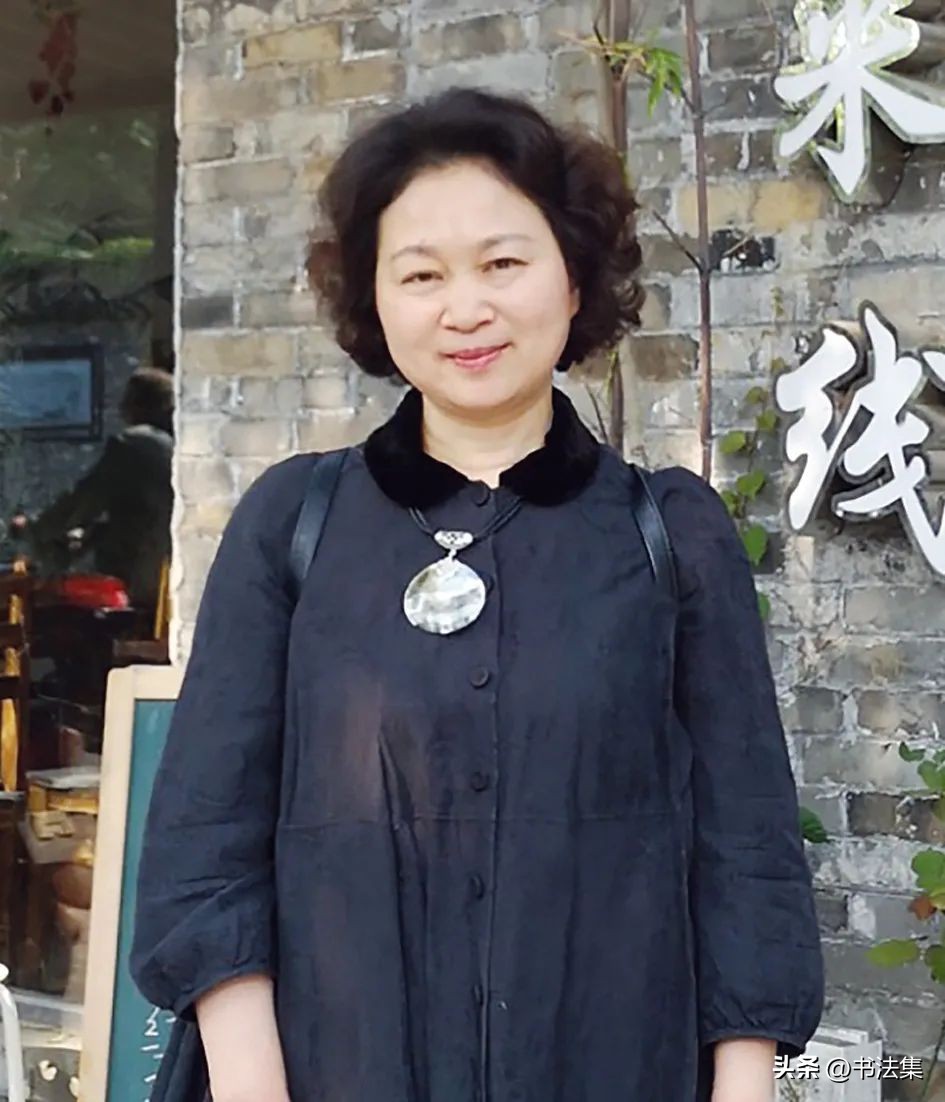 百卉争春——中国书协第八届女书家委员会委员作品选刊