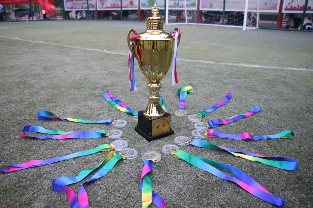 聊城足球中大奖,我校足球队轻松获冠军新闻标题