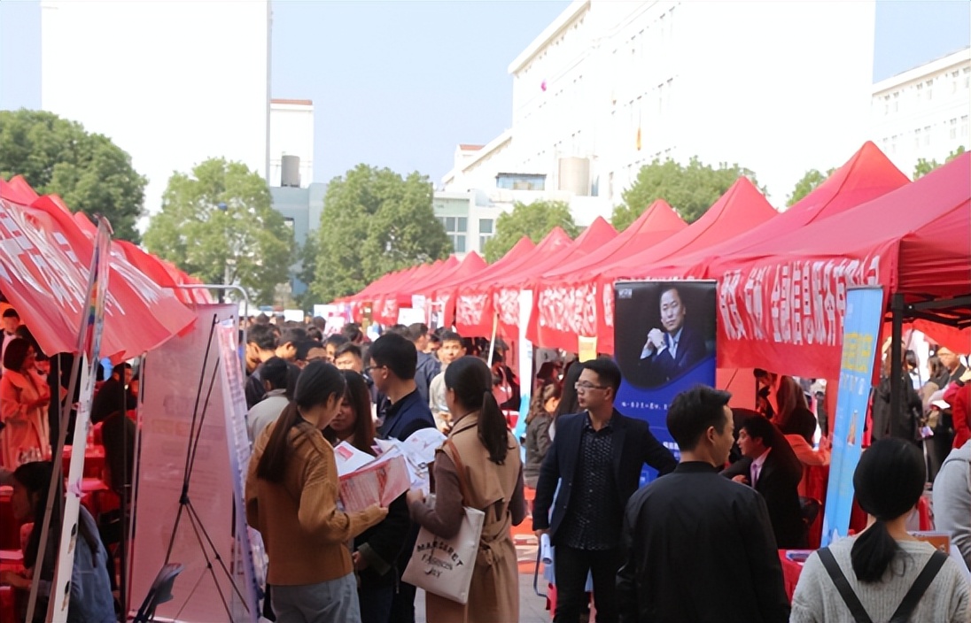 本科生裸辞摆摊,硕士毕业裸辞摆摊