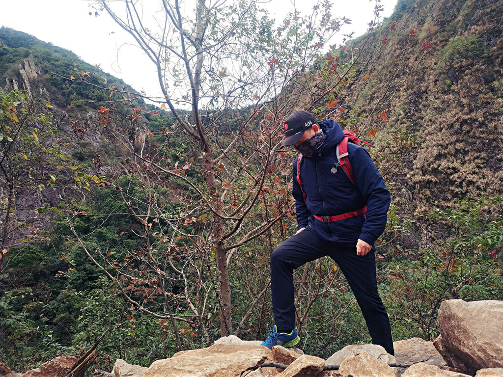 连帽棉服男女同款冬季加厚保暖款,冬季放牧穿的防寒加厚棉服