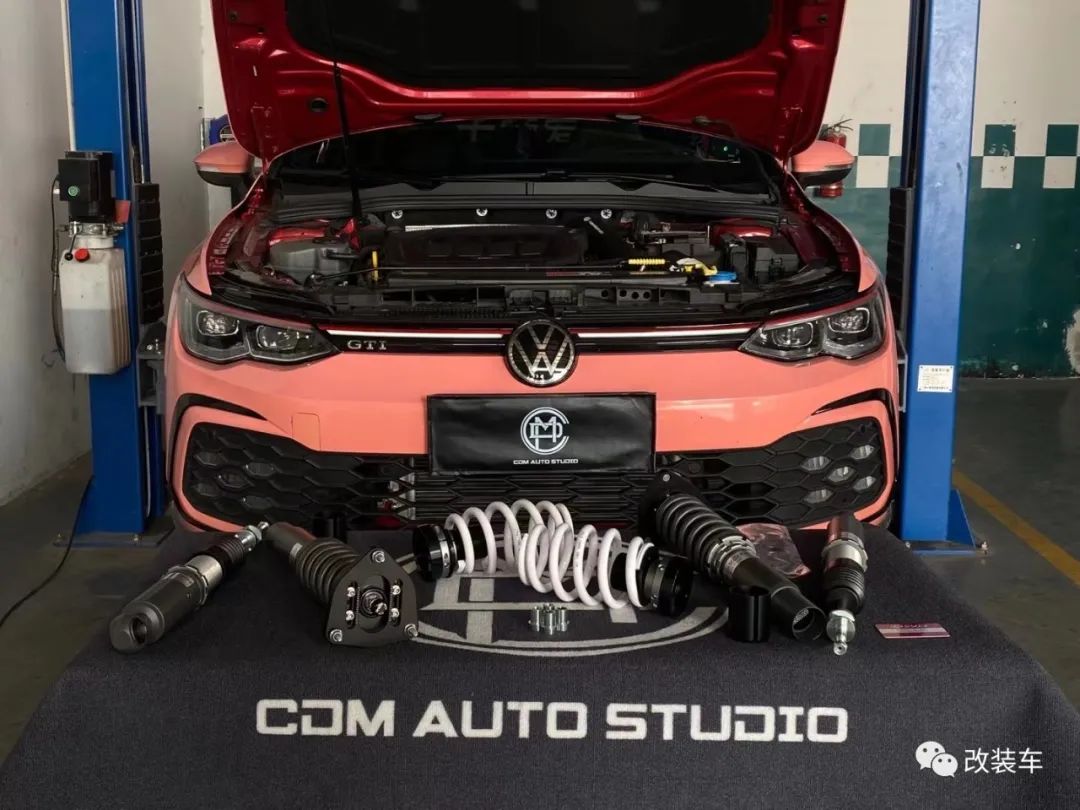 高尔夫gti8代走街,大众高尔夫第七代gti爆改