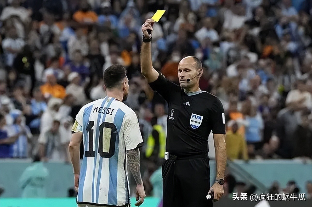 梅西得了便宜还卖乖，主裁判明显偏袒阿根廷，却还被封为卡牌大师