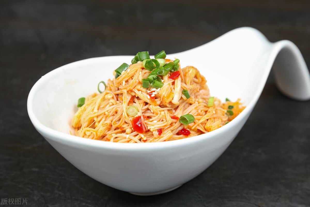 麻辣金针菇这样做才好吃,香辣金针菇这样吃才最香