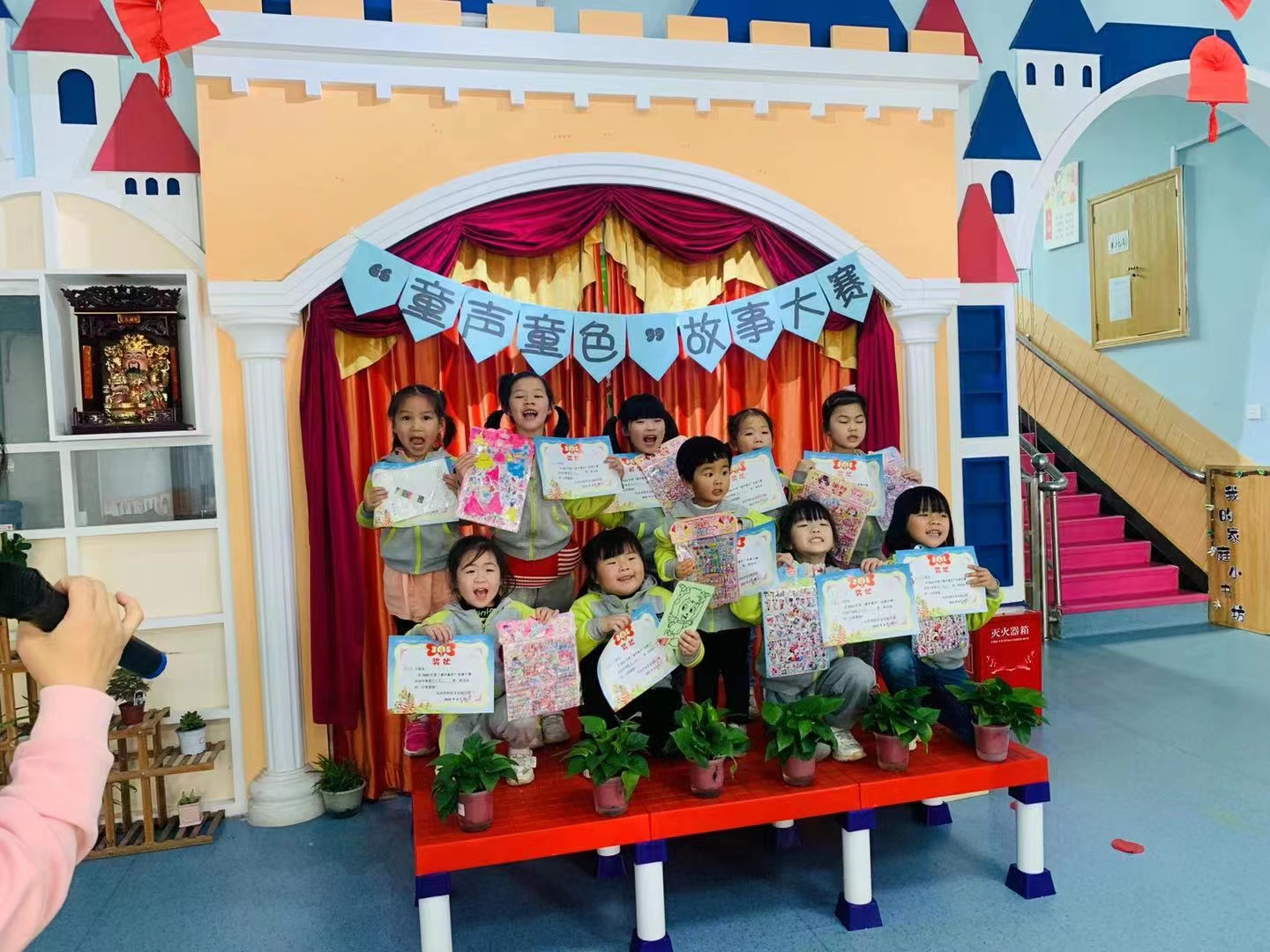 奶茶店创业方案书籍,2023绘本馆创业有前景吗