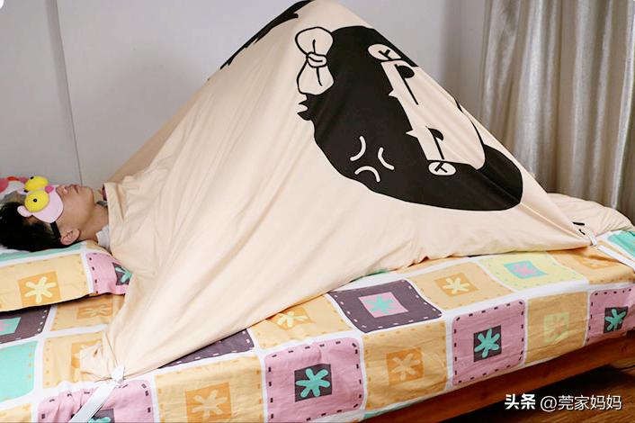 天凉了孩子老踢被？原因不仅仅是热，5招应对让娃安睡一整晚