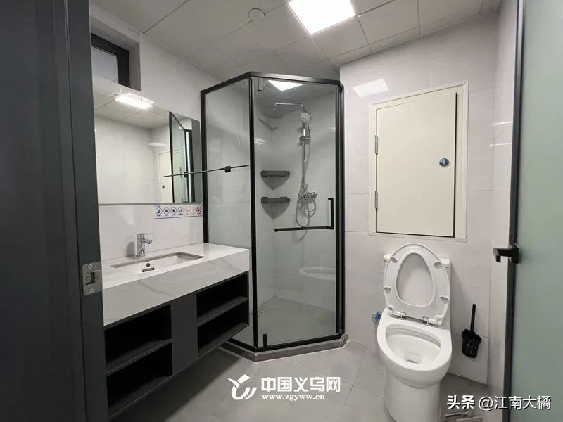 浙江大学新学院在义乌开学，首届本科国际生来自25个不同国家