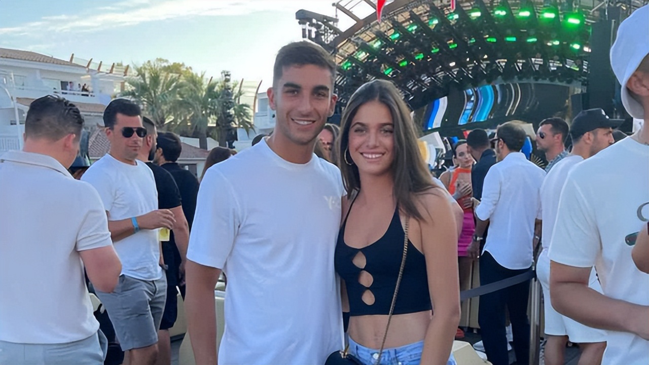 西班牙世界杯太太团惊艳全场,世界杯太太团美女