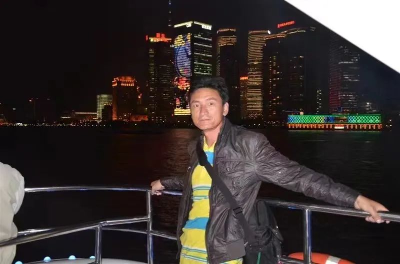 和仕其诗选｜慢慢解开春的衣扣，探出头的是稚嫩的情窦