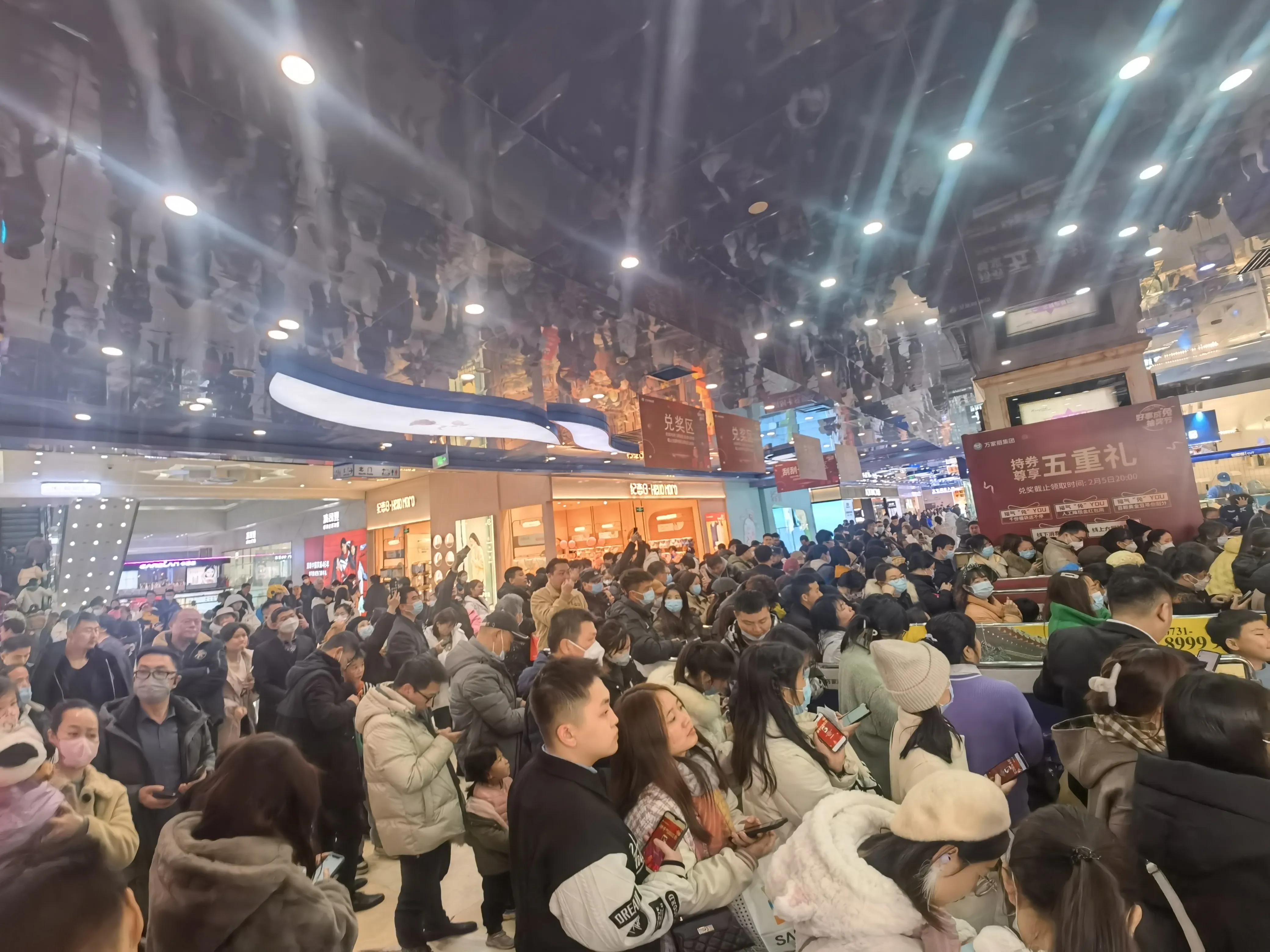 没有淡季的城——宇宙中心万家丽