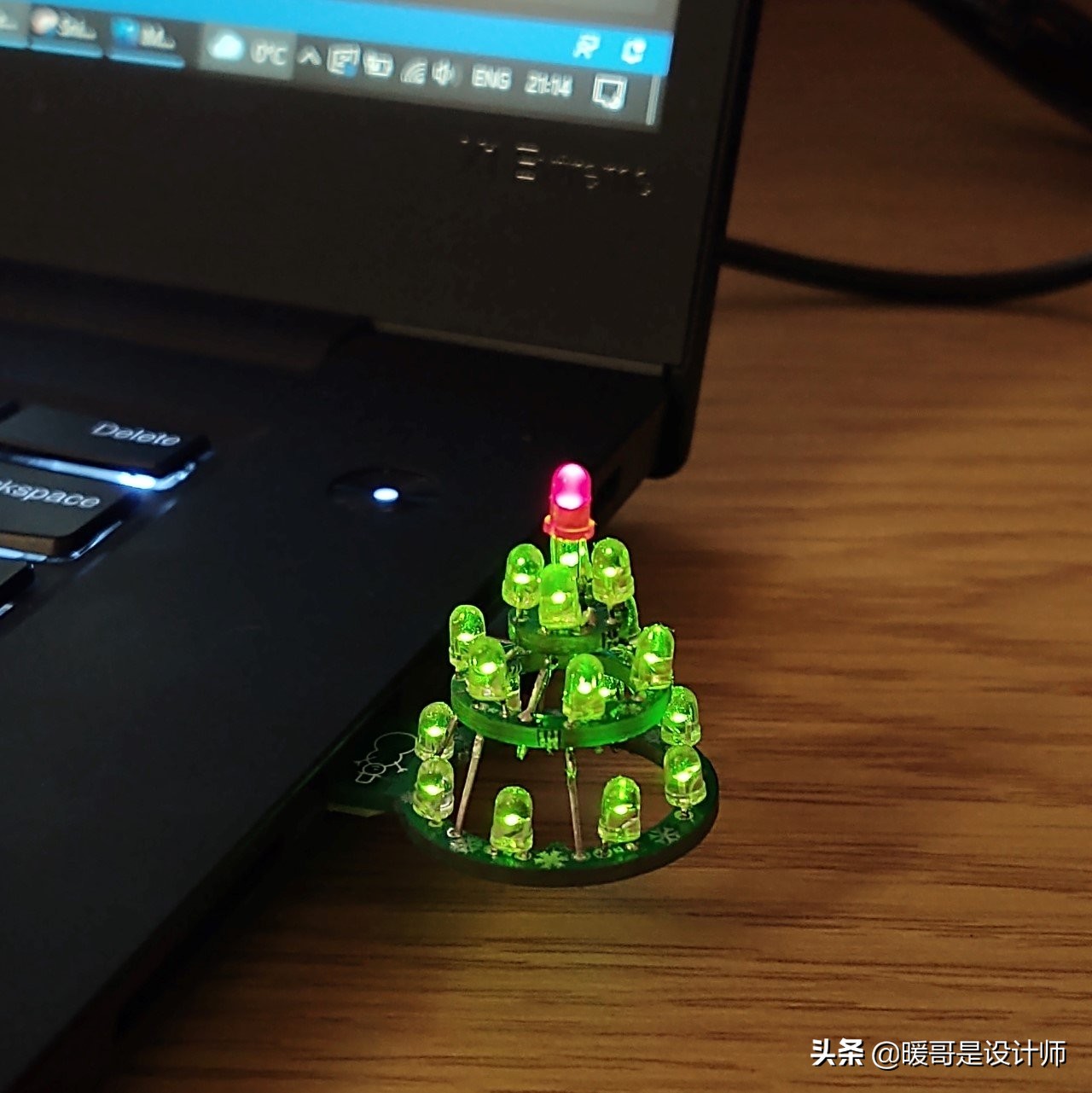 圣诞节圣诞树亮灯,圣诞节圣诞树点亮