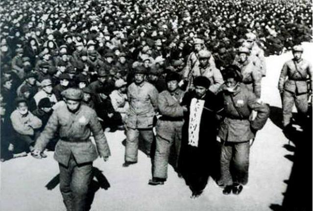 1952年*荣臻聂**:“主席,我要告状!”毛主席:彻查,一个都不放过