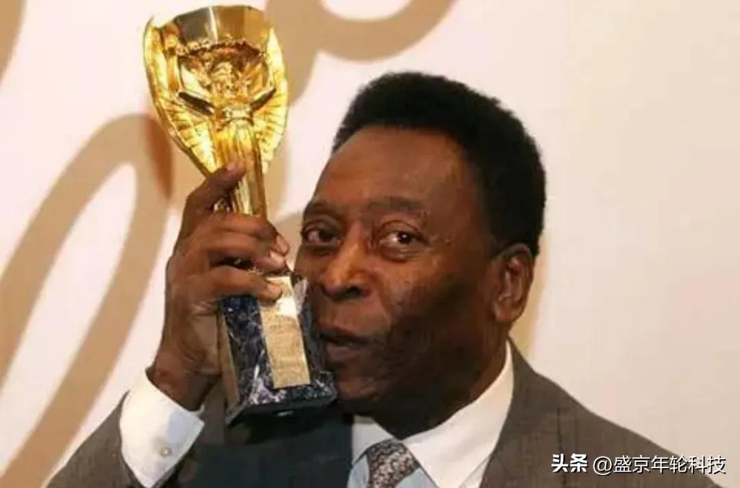 一代球王陨落的视频,球王贝利的传奇足球之路