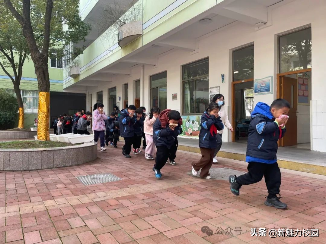 警钟长鸣消防安全活动,小学生消防安全疏散演练活动报道