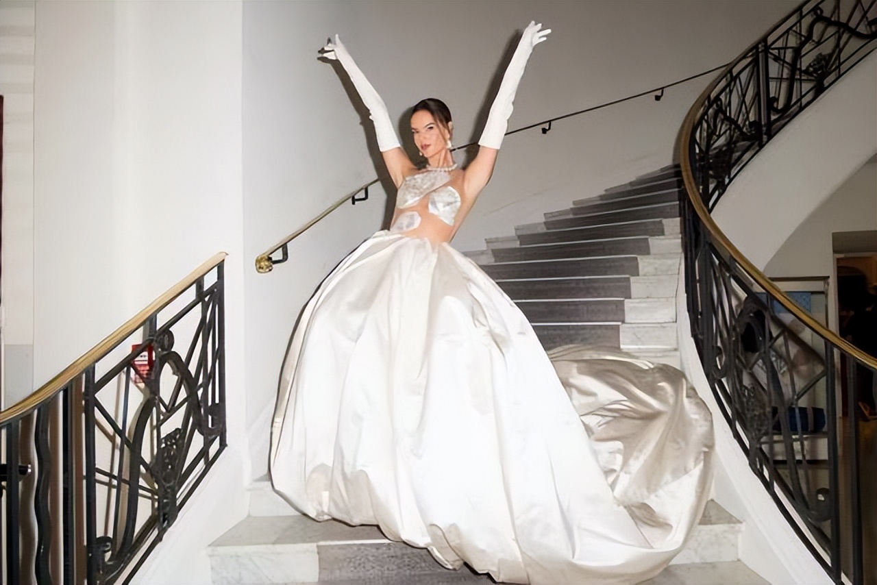 超模aa嘎纳红毯,超模aa75届戛纳红毯造型