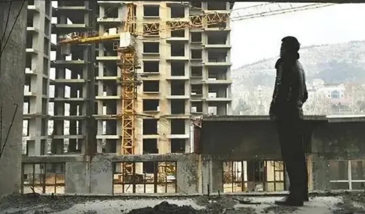 男子贷款392万买房烂尾后拒绝还贷,上海男子买房烂尾不用继续还款