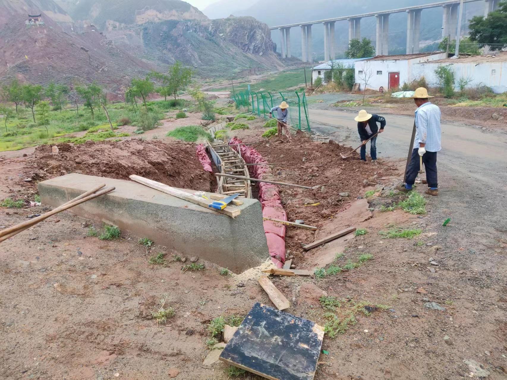 公路养护部门如何清理边沟,公路养护清理边沟