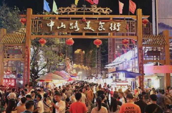 老人管理夜市,老人掌管夜市