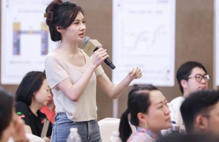 90后女孩子靠自己赚钱,90后女生不花一分钱净赚300万