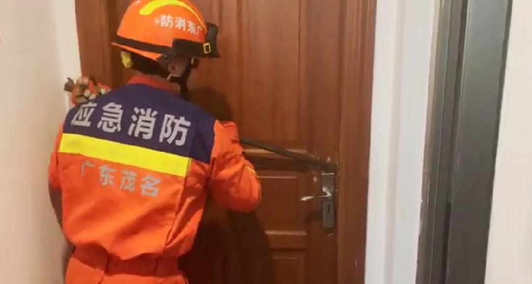 父母不给买，男子割腕以死相威胁！