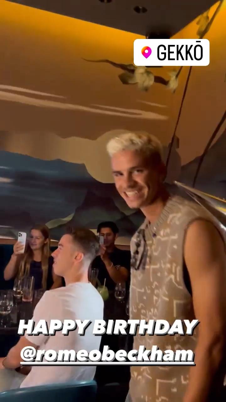 家庭矛盾激化，贝克汉姆全家为次子庆生，大合影中独缺大哥大嫂