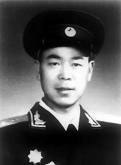 营长岳振华道：打下美军的U-2侦察机，主席特意批准一架升一级