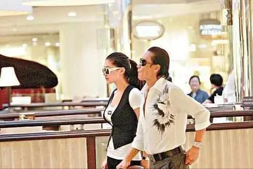 被谢贤养了12年无果，用青春换来2000万，如今38岁的Coco怎么样了