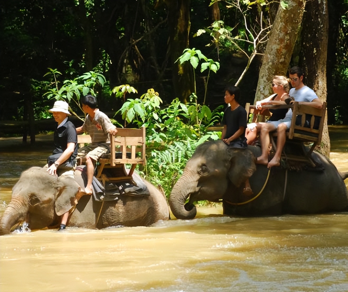 拿20万人民币去老挝能干什么生意,带多少钱可以去老挝