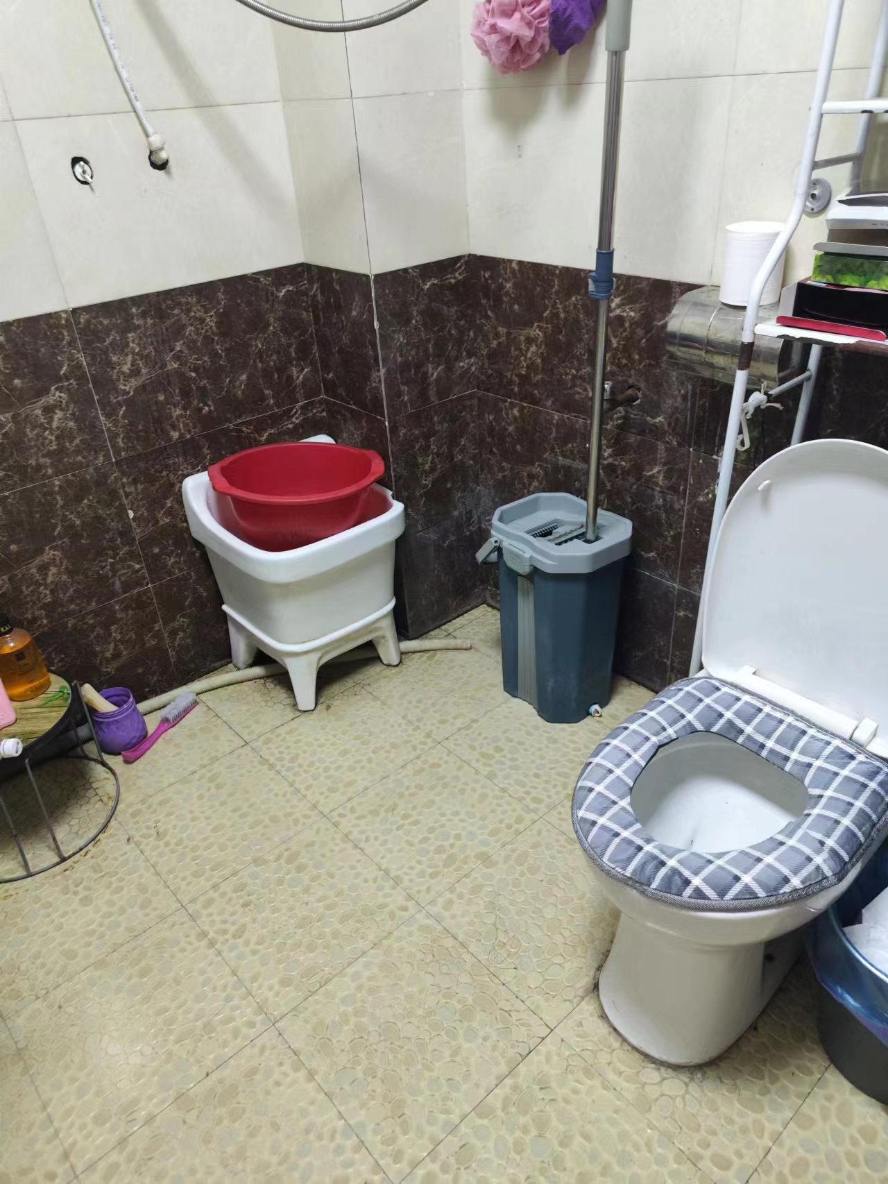 卫生间漏水维修费用一般多少,卫生间漏水怎么判断是楼上漏水