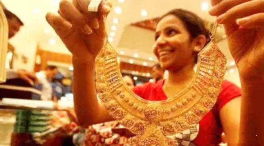 印度人评价1500元一条金链 (印度人为什么不能戴金链)